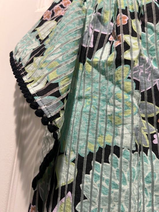 Floral Mint V-Neck Pleated lined Women’s Top - Black Trim - Picture 9 of 9